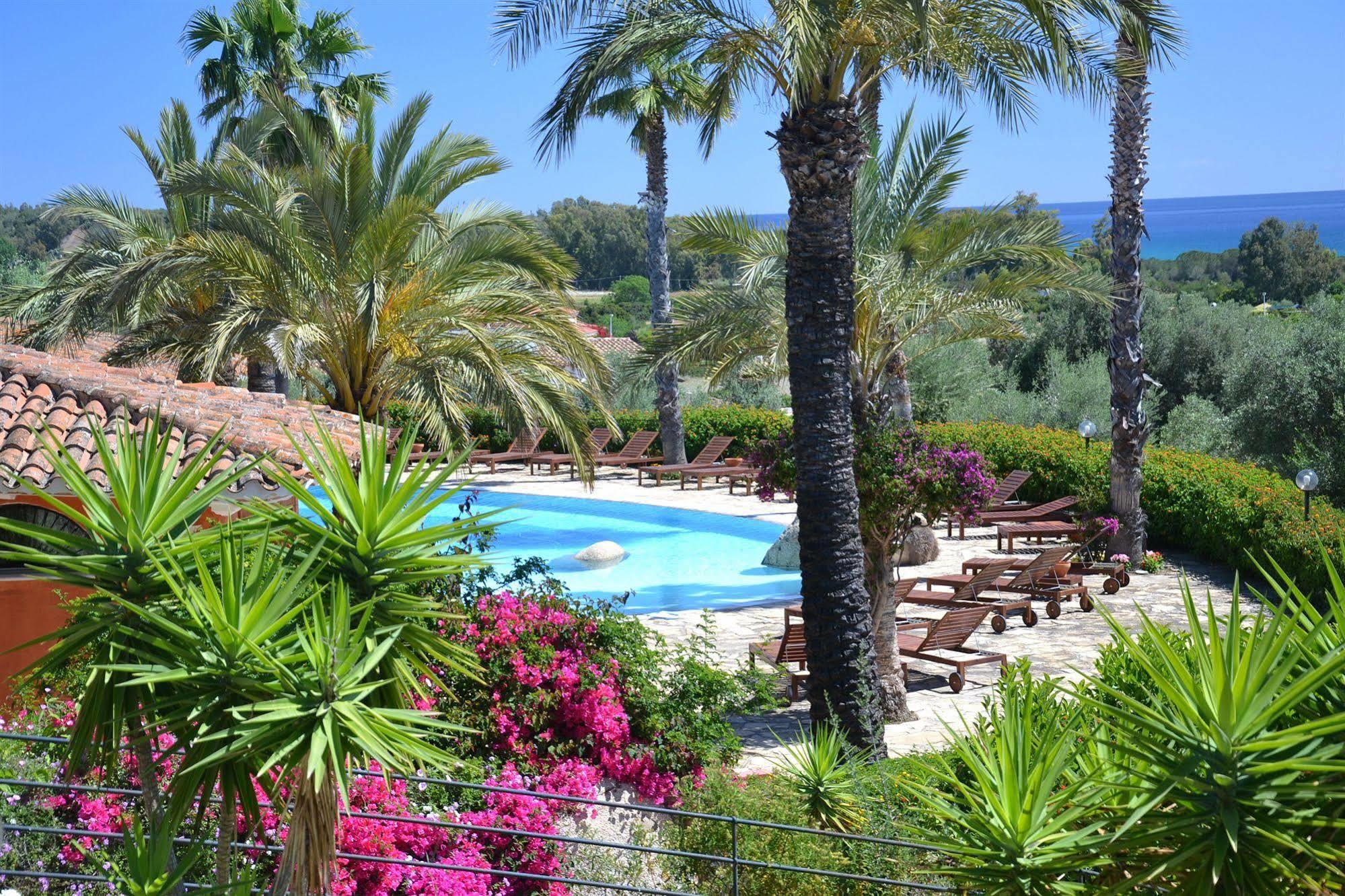Felix Hotels - Galanias Hotel & Retreat Бари-Сардо Экстерьер фото